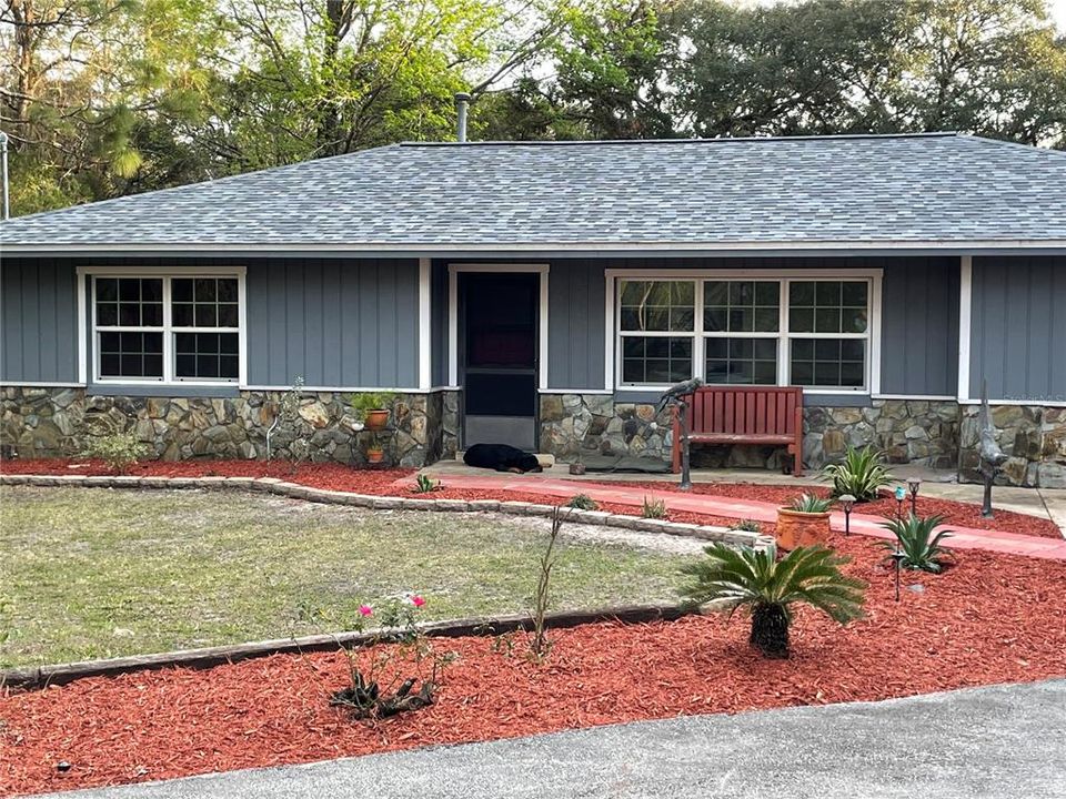 На продажу: $439,900 (3 спален, 2 ванн, 1300 Квадратных фут)