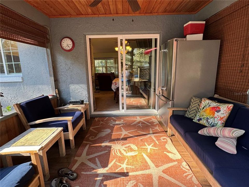 На продажу: $439,900 (3 спален, 2 ванн, 1300 Квадратных фут)