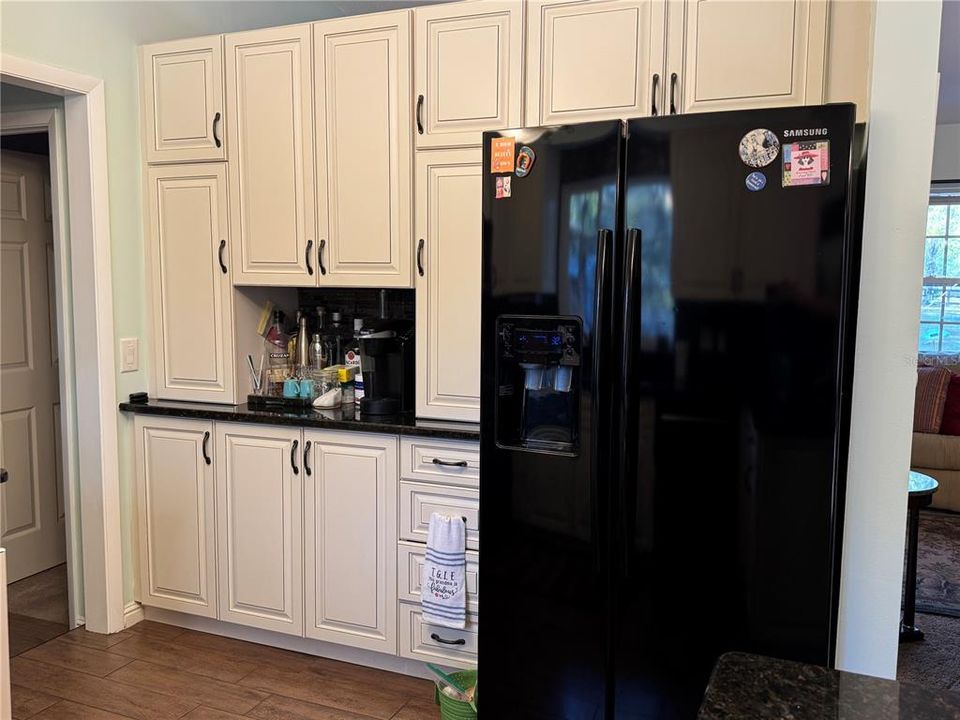 На продажу: $439,900 (3 спален, 2 ванн, 1300 Квадратных фут)