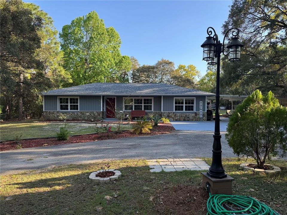 На продажу: $439,900 (3 спален, 2 ванн, 1300 Квадратных фут)