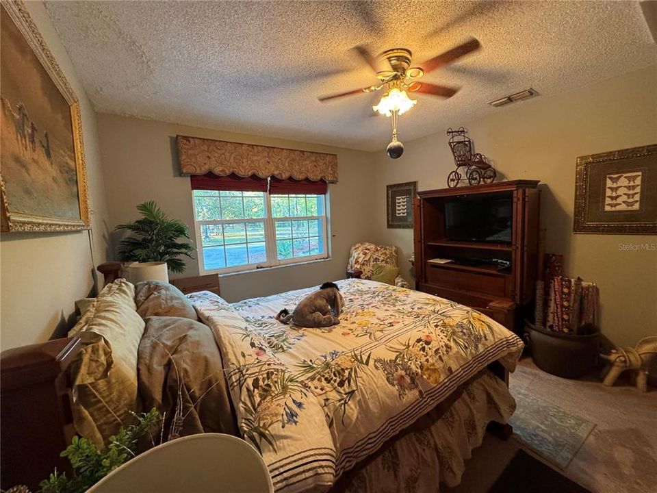 На продажу: $439,900 (3 спален, 2 ванн, 1300 Квадратных фут)