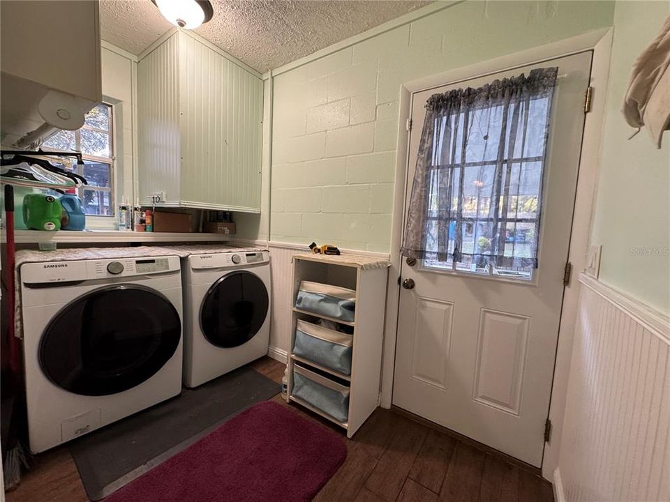 На продажу: $439,900 (3 спален, 2 ванн, 1300 Квадратных фут)