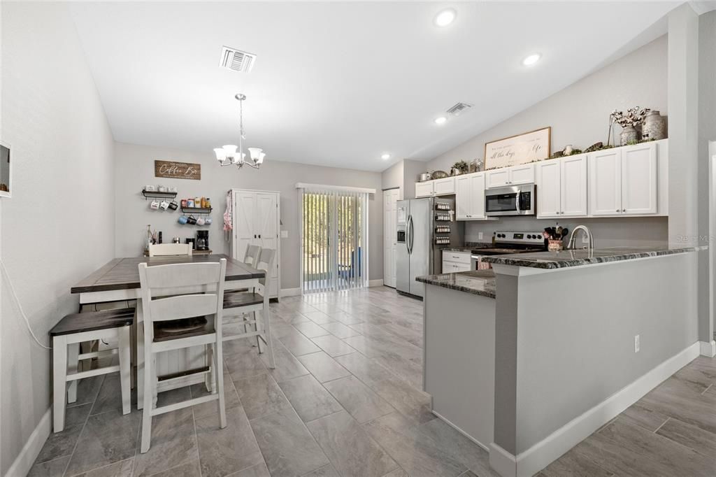 Activo con contrato: $249,900 (3 camas, 2 baños, 1334 Pies cuadrados)