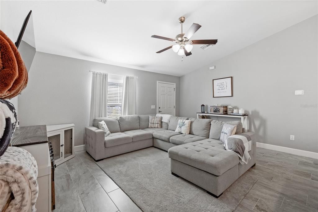 Activo con contrato: $249,900 (3 camas, 2 baños, 1334 Pies cuadrados)