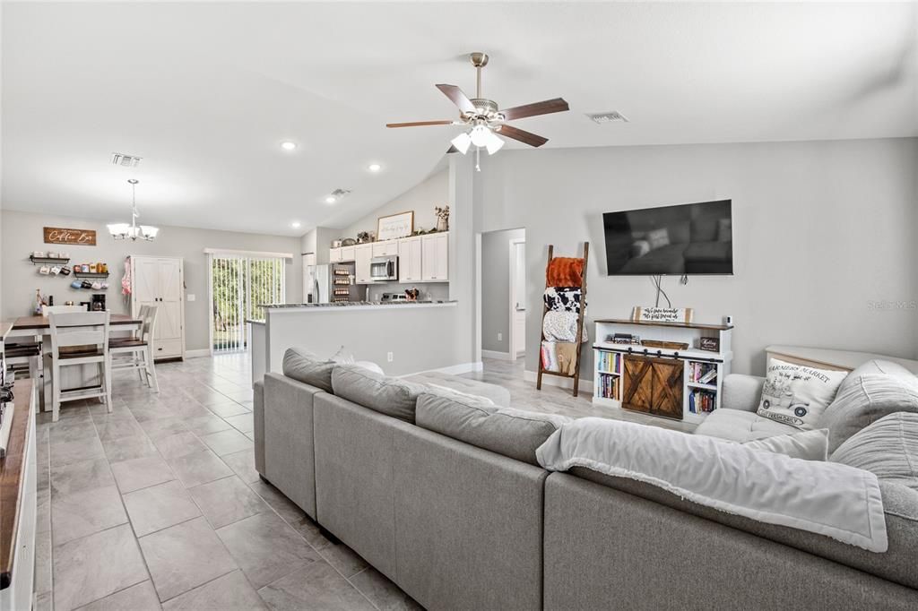 Activo con contrato: $249,900 (3 camas, 2 baños, 1334 Pies cuadrados)