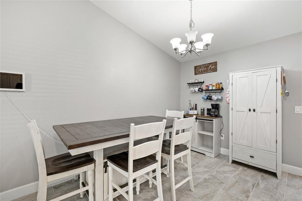 Activo con contrato: $249,900 (3 camas, 2 baños, 1334 Pies cuadrados)