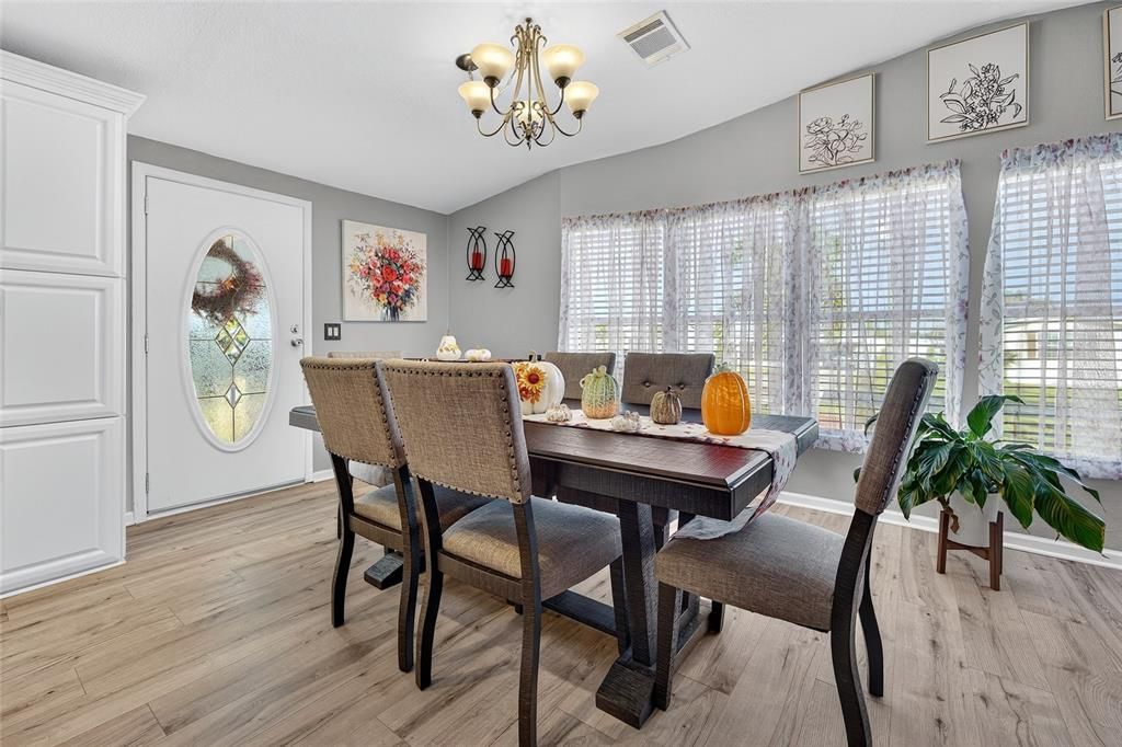 Active With Contract: $199,000 (2 beds, 2 baths, 1620 Square Feet)