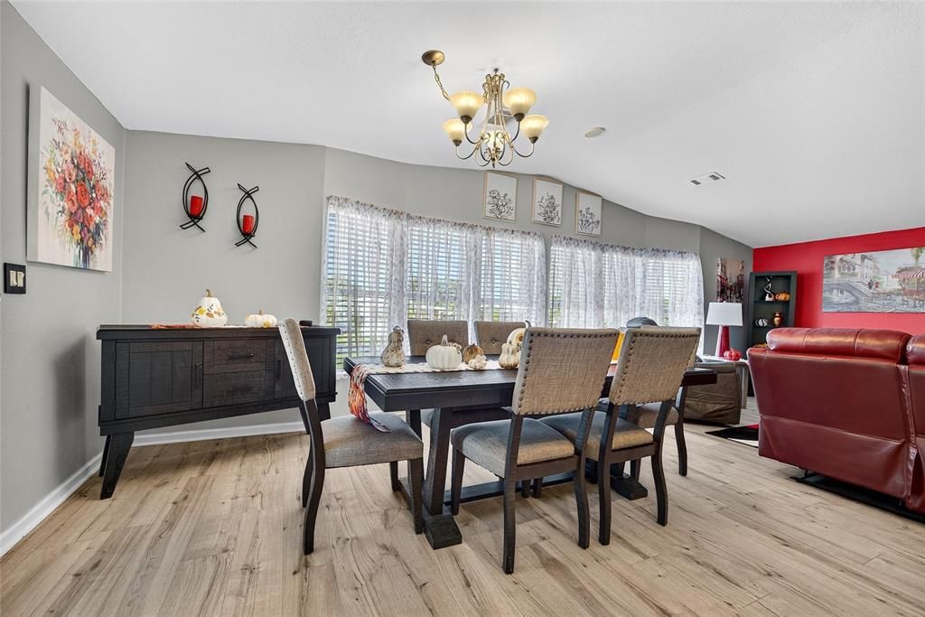 Active With Contract: $199,000 (2 beds, 2 baths, 1620 Square Feet)