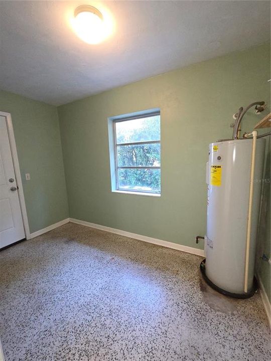 Active With Contract: $169,900 (2 beds, 2 baths, 945 Square Feet)