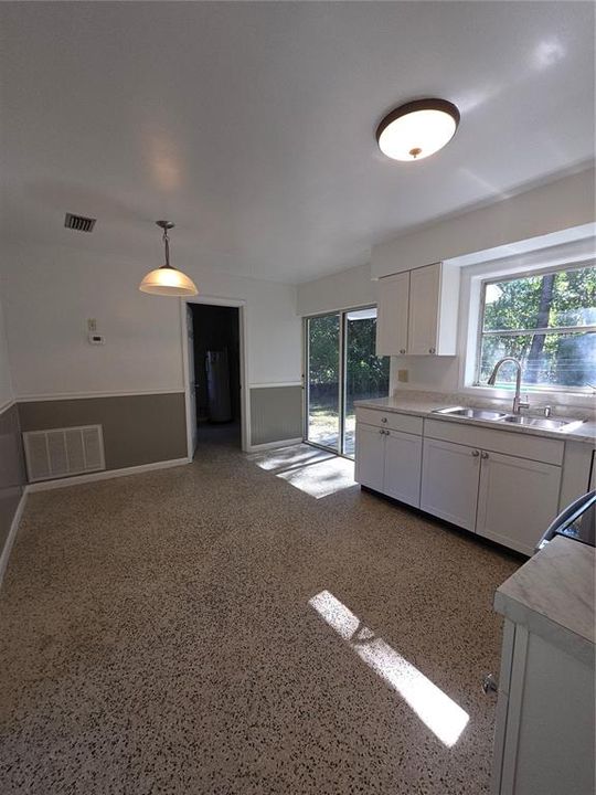 Active With Contract: $169,900 (2 beds, 2 baths, 945 Square Feet)
