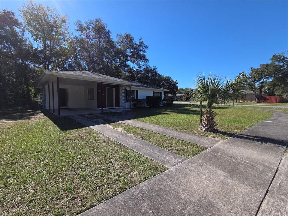 Active With Contract: $169,900 (2 beds, 2 baths, 945 Square Feet)