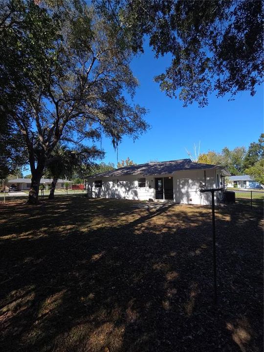 Active With Contract: $169,900 (2 beds, 2 baths, 945 Square Feet)