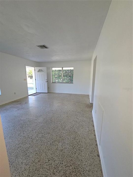 Active With Contract: $169,900 (2 beds, 2 baths, 945 Square Feet)