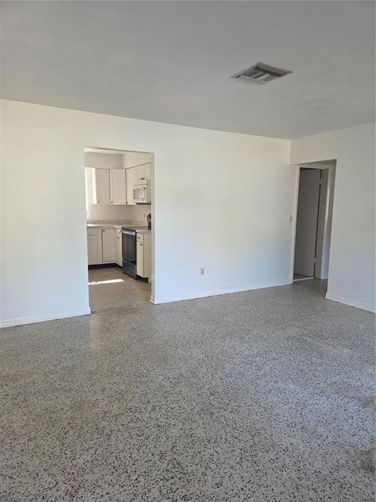 Active With Contract: $169,900 (2 beds, 2 baths, 945 Square Feet)