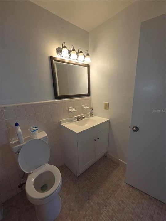 Active With Contract: $169,900 (2 beds, 2 baths, 945 Square Feet)