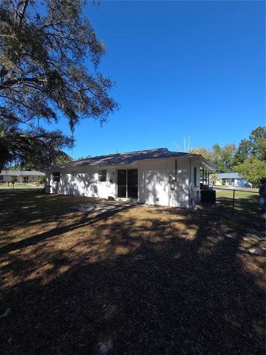 Active With Contract: $169,900 (2 beds, 2 baths, 945 Square Feet)