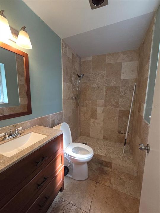 Active With Contract: $169,900 (2 beds, 2 baths, 945 Square Feet)