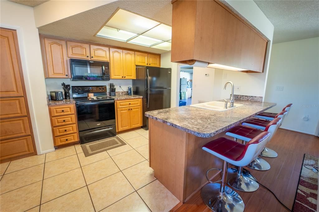 На продажу: $257,500 (2 спален, 2 ванн, 1059 Квадратных фут)