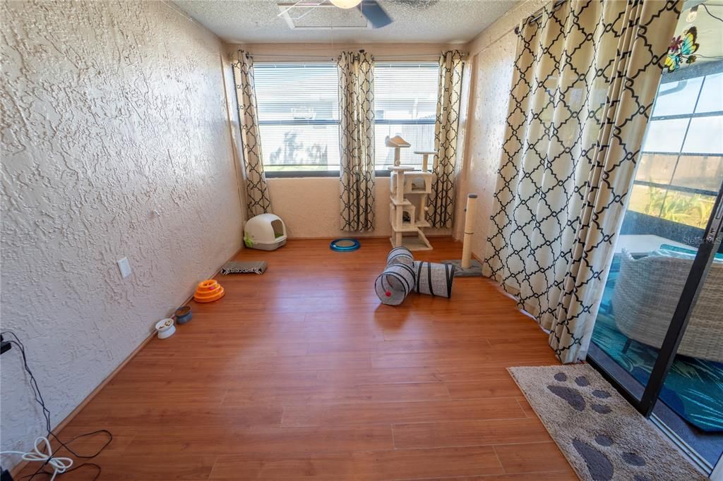 На продажу: $257,500 (2 спален, 2 ванн, 1059 Квадратных фут)