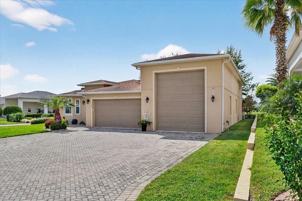 合同活跃: $640,000 (2 贝兹, 2 浴室, 1812 平方英尺)