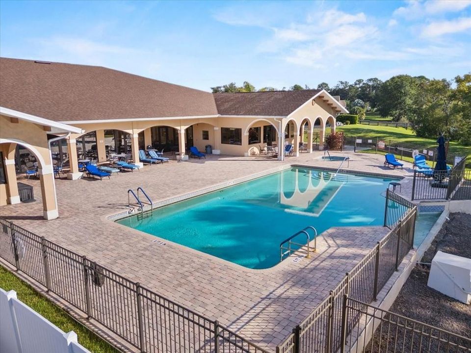 合同活跃: $640,000 (2 贝兹, 2 浴室, 1812 平方英尺)