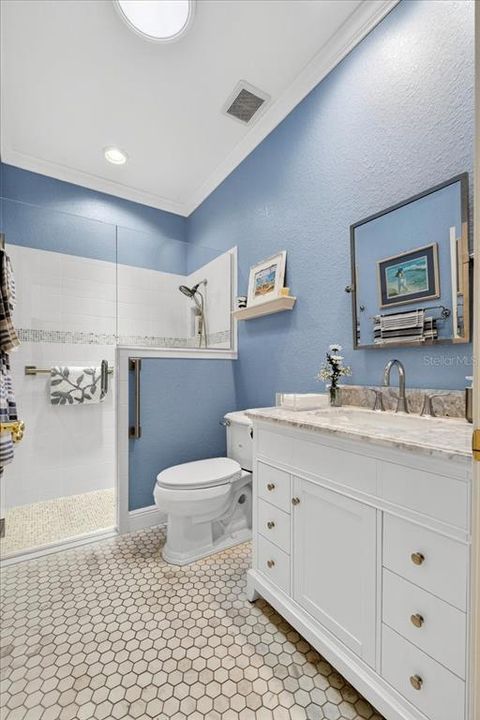 合同活跃: $640,000 (2 贝兹, 2 浴室, 1812 平方英尺)