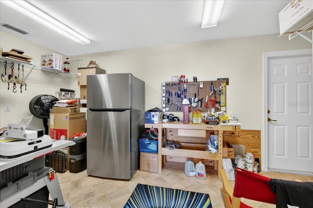 合同活跃: $640,000 (2 贝兹, 2 浴室, 1812 平方英尺)