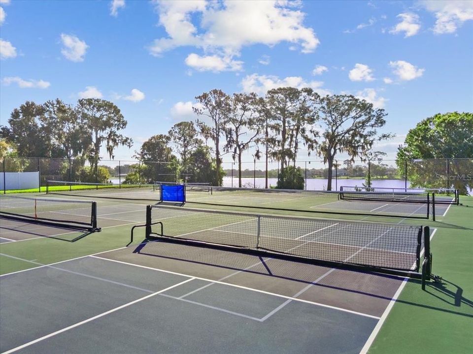 合同活跃: $640,000 (2 贝兹, 2 浴室, 1812 平方英尺)