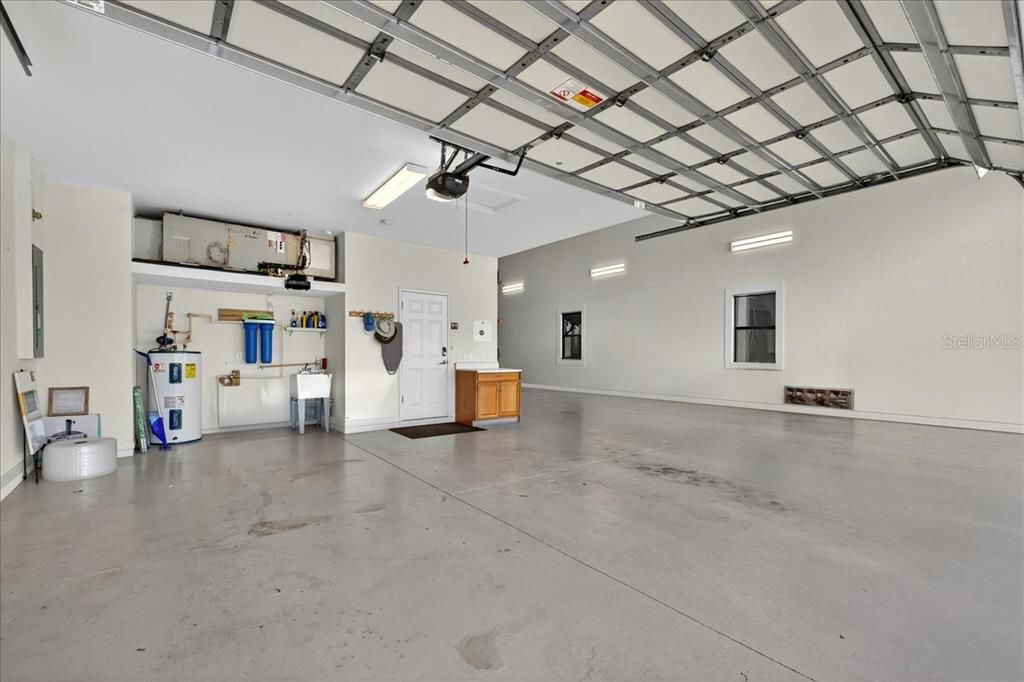 合同活跃: $640,000 (2 贝兹, 2 浴室, 1812 平方英尺)