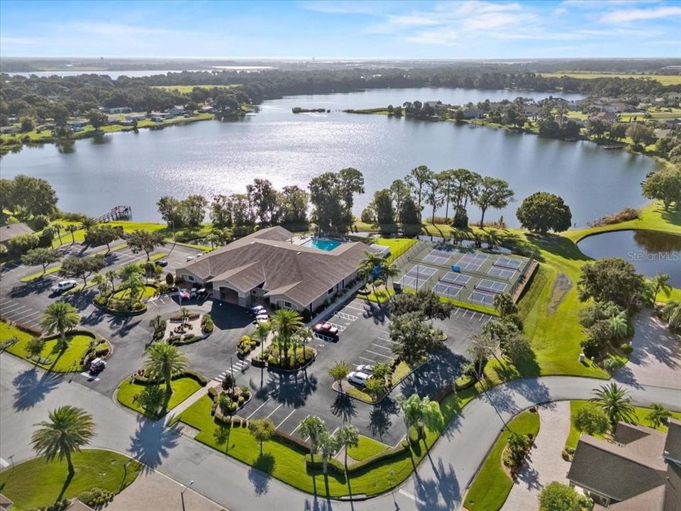 合同活跃: $640,000 (2 贝兹, 2 浴室, 1812 平方英尺)