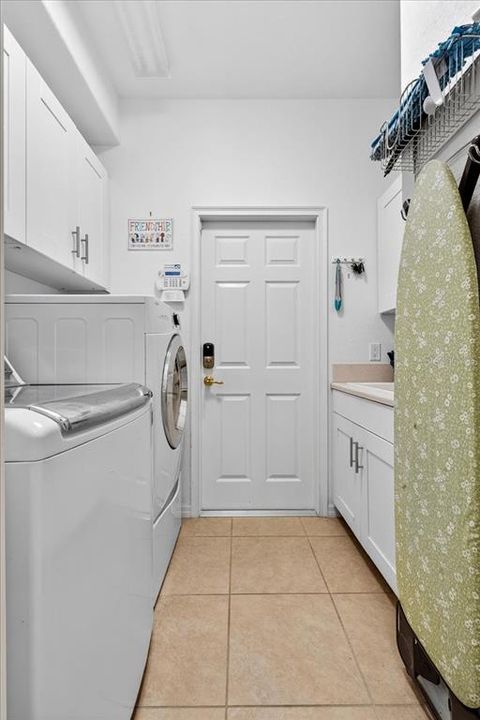 合同活跃: $640,000 (2 贝兹, 2 浴室, 1812 平方英尺)