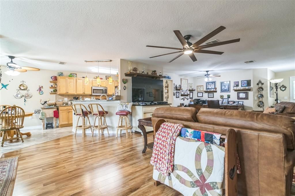 For Sale: $294,999 (3 beds, 2 baths, 1784 Square Feet)