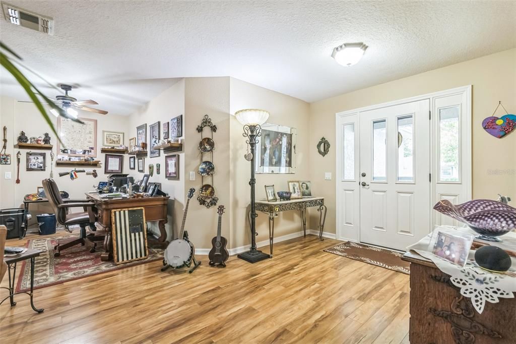 For Sale: $294,999 (3 beds, 2 baths, 1784 Square Feet)