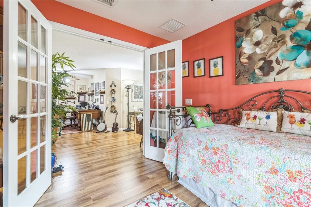 For Sale: $294,999 (3 beds, 2 baths, 1784 Square Feet)