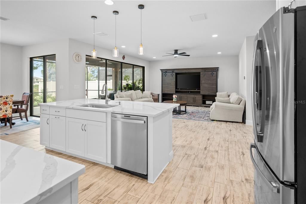 En Venta: $615,000 (5 camas, 3 baños, 3381 Pies cuadrados)