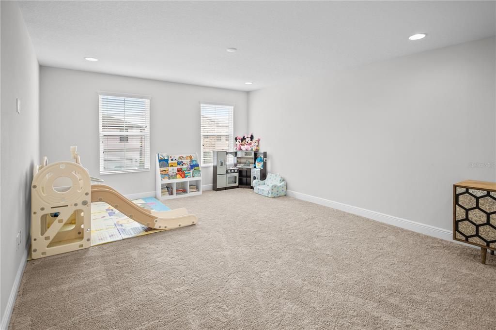 En Venta: $615,000 (5 camas, 3 baños, 3381 Pies cuadrados)