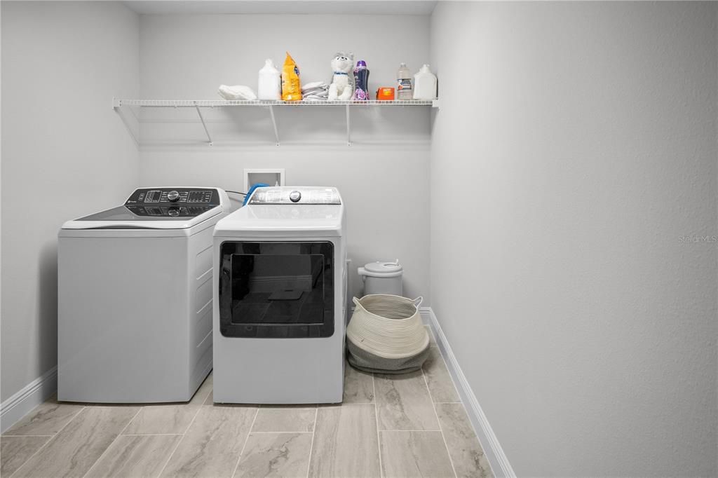 En Venta: $615,000 (5 camas, 3 baños, 3381 Pies cuadrados)