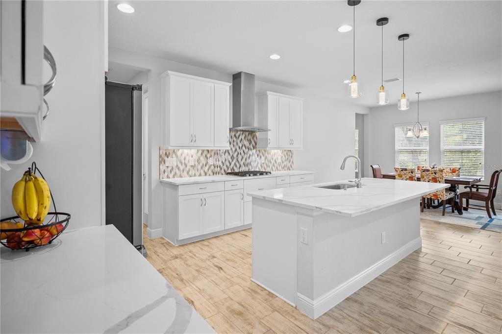 En Venta: $615,000 (5 camas, 3 baños, 3381 Pies cuadrados)