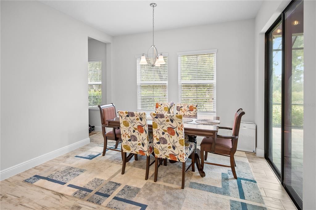 En Venta: $615,000 (5 camas, 3 baños, 3381 Pies cuadrados)