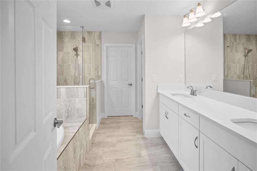 En Venta: $615,000 (5 camas, 3 baños, 3381 Pies cuadrados)