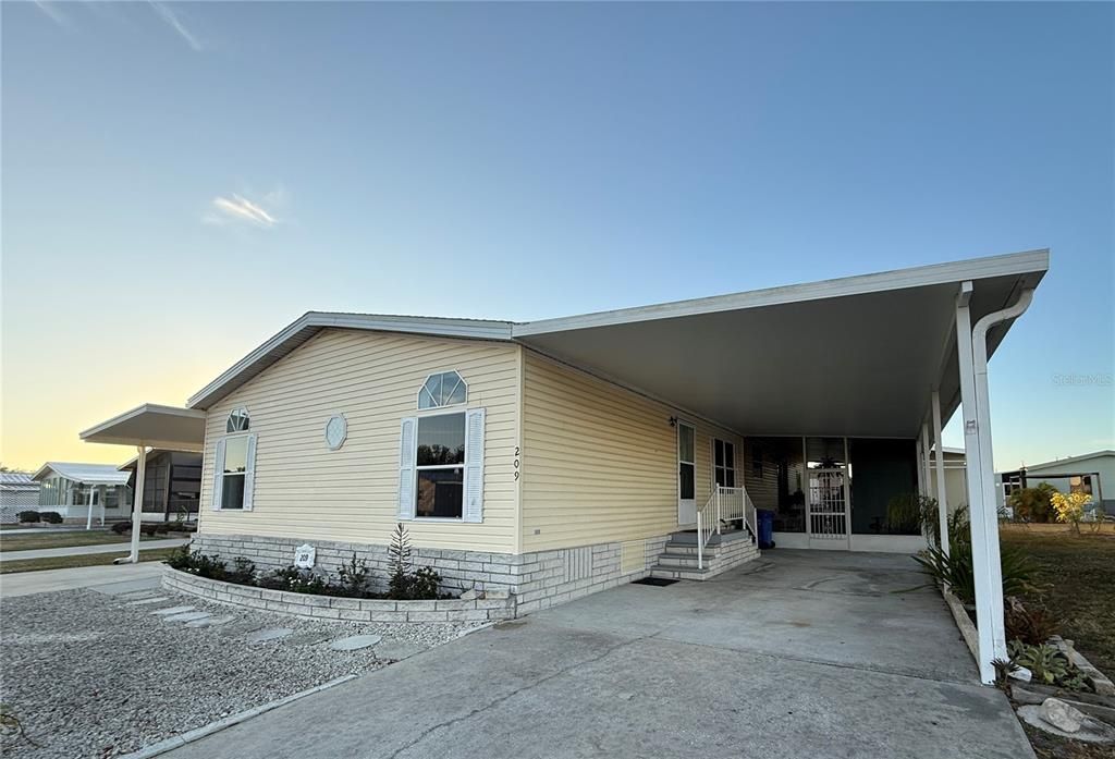 For Sale: $265,000 (2 beds, 2 baths, 1689 Square Feet)