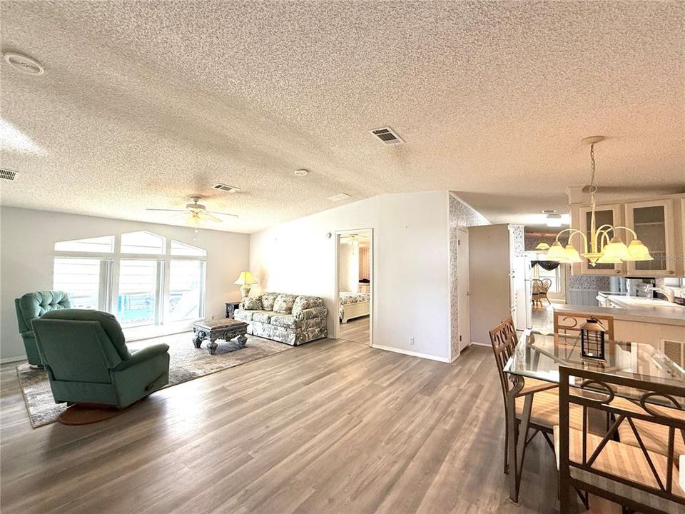 For Sale: $265,000 (2 beds, 2 baths, 1689 Square Feet)