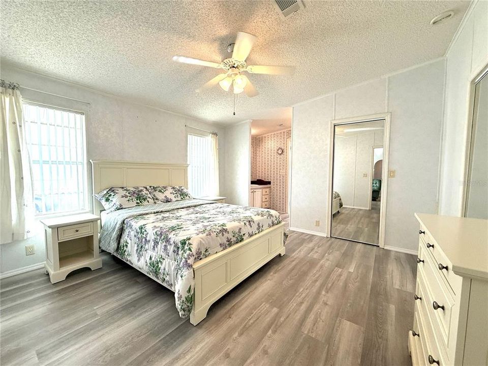 For Sale: $265,000 (2 beds, 2 baths, 1689 Square Feet)