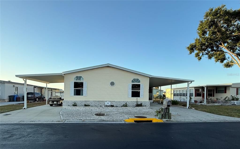 For Sale: $265,000 (2 beds, 2 baths, 1689 Square Feet)