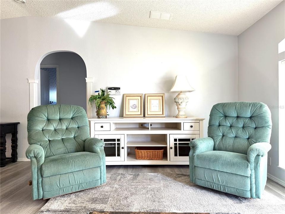 For Sale: $265,000 (2 beds, 2 baths, 1689 Square Feet)