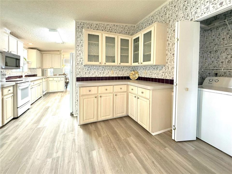 For Sale: $265,000 (2 beds, 2 baths, 1689 Square Feet)