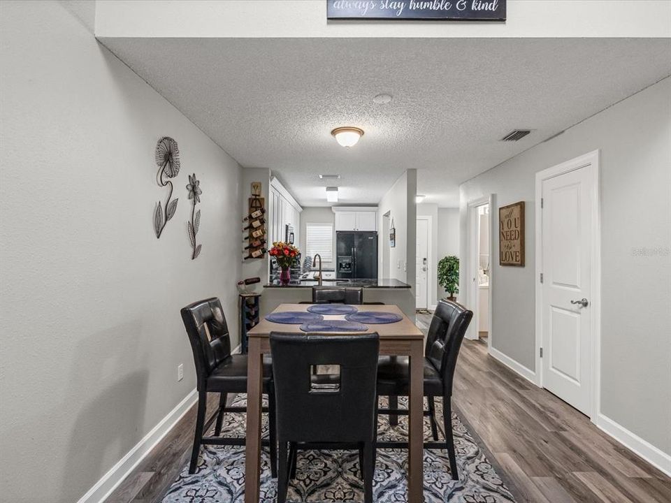 待售: $319,900 (2 贝兹, 2 浴室, 1411 平方英尺)