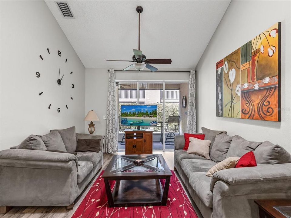 待售: $319,900 (2 贝兹, 2 浴室, 1411 平方英尺)