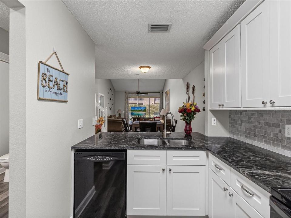 待售: $319,900 (2 贝兹, 2 浴室, 1411 平方英尺)