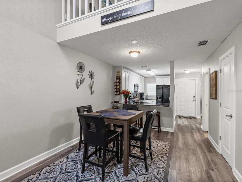 待售: $319,900 (2 贝兹, 2 浴室, 1411 平方英尺)